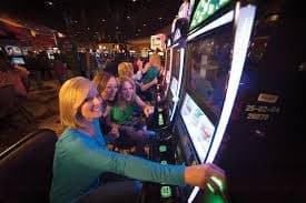 Người dùng Việt Nam trải nghiệm casino trực tuyến xoso360 trên điện thoại di động